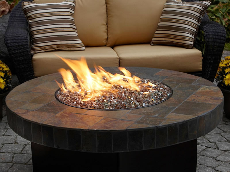 Fábrica, venta y arreglo de chimeneas a gas rústicas y esquineras. Venta de Chimeneas a gas para exteriores en Bogotá, Colombia. Sortilegio Design Center SAS.