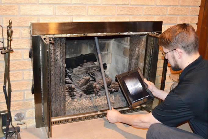 Reparación y arreglo de chimeneas a gas con piedras para interiores y exteriores en Bogotá, Colombia. Sortilegio Design Center SAS.