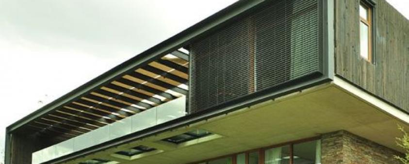 Persianas de aluminio modernas para exterior HUNTER DOUGLAS en Bogotá, Colombia. Sortilegio Design Center SAS.